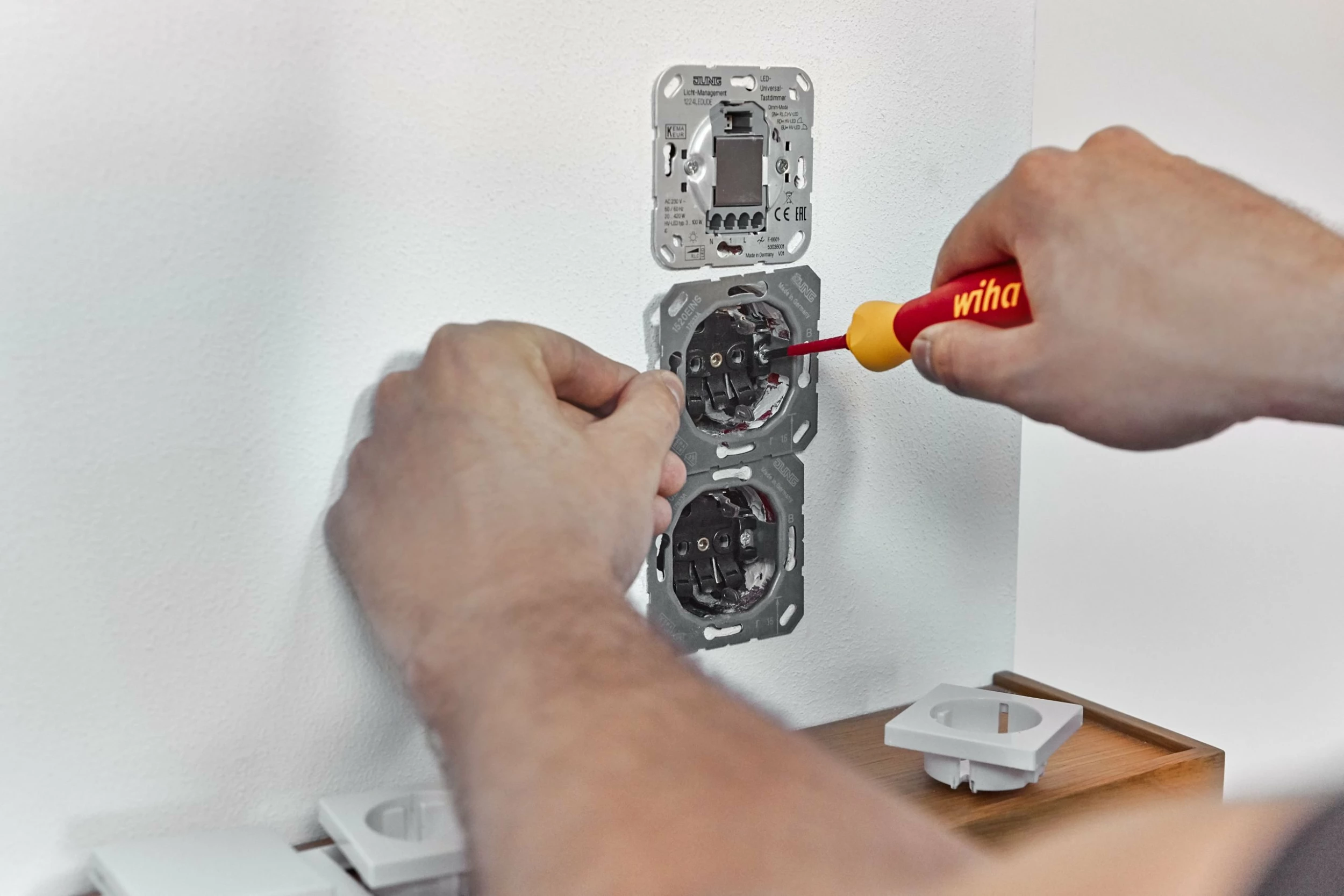 Wiha 45296 PocketMax® Electric VDE Magazine Style SlimBit Screwdriver Set 6 Wiha 45296 PocketMax® Electric VDE Magazine Style SlimBit Screwdriver Set - Image 6